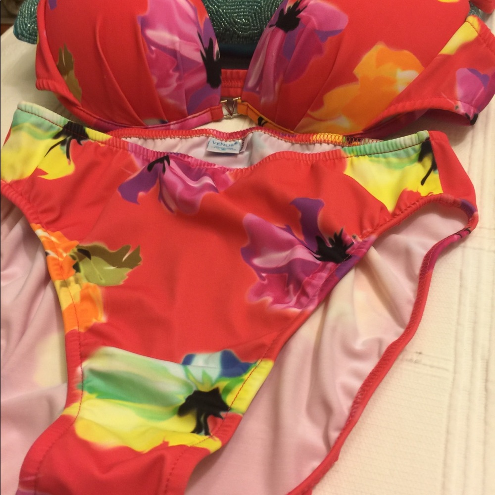 Swim wear two pieces size 8